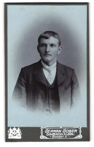 Fotografie German Gober, Simbach, Dultstrasse 2, Portrait eines jungen Mannes