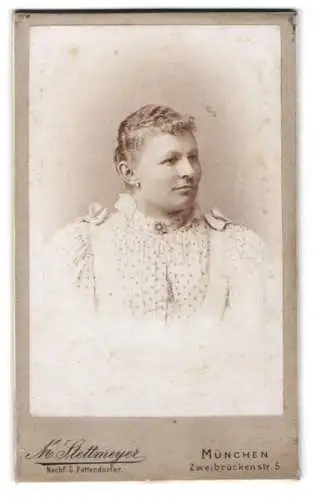 Fotografie M. Stettmeyer, München, Zweibrückenstr. 5, Porträt einer Frau