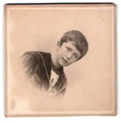 Fotografie Wilhelm Lau, Bregenz, Römerstrasse, Porträt eines Jungen 1893/1894