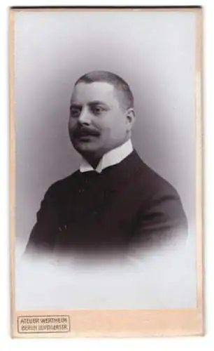 Fotografie Atelier Wertheim, Berlin, Leipzigerstr., Portrait eines Herren