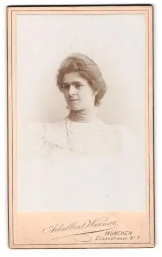 Fotografie Adalbert Werner, München, Elisenstrasse 7, Porträt einer jungen Frau 1898
