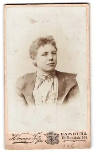 Fotografie Hermann Tietz, Hamburg, Gr. Burstah 12-14, Porträt einer Frau