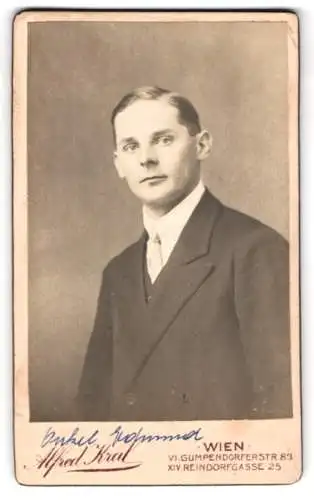Fotografie Alfred Kral, Wien, Gumpendorferstr. 83, Porträt eines jungen Mannes