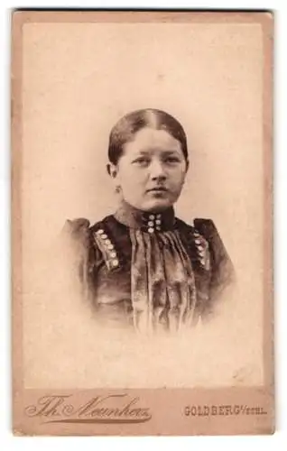 Fotografie Th. Neunherz, Goldberg, Ring 179, Porträt einer jungen Frau