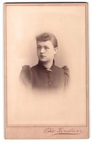 Fotografie Otto Lindner, Berlin, C. König-Strasse 30, Porträt einer jungen Frau