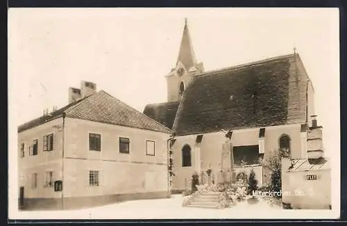 AK Mitterkirchen /Ob. Ö., Kirche mit Denkmal