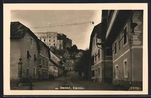 AK Gmünd /Kärnten, Strassenpartie mit Brunnen