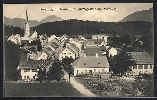 AK Hermagor /Gailtal, Strassenpartie mit Kirche, Im Hintergrund der Dobratsch