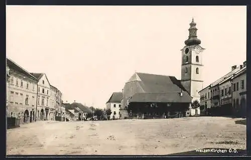 AK Waizenkirchen /O. Ö., Strassenpartie mit Kirche