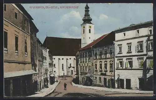 AK Peuerbach /Ob.-Oest., Strasse Kirchengasse mit Kirche