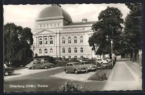 AK Oldenburg /Oldb., Autos vor dem Theater
