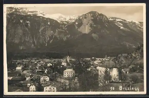 AK Brixlegg, Ortsansicht mit Turmgebäude u. Gebirgspanorama aus der Vogelschau