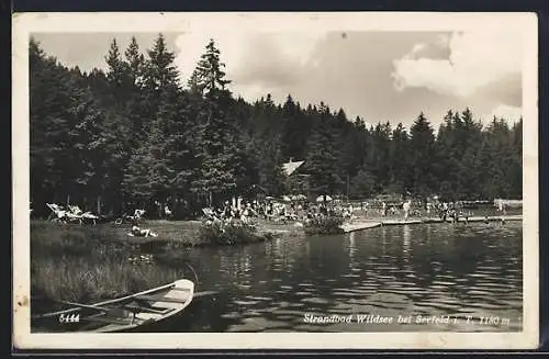 AK Seefeld i. T., Strandhotel Wildsee mit Strandbad u. Gästen vom Wasser aus