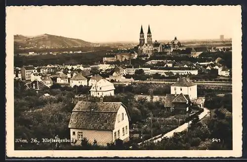 AK Klosterneuburg, Totalansicht mit Bergblick aus der Vogelschau