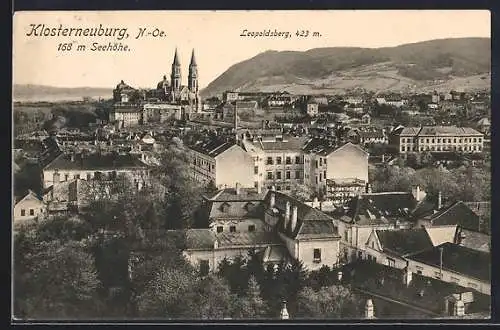 AK Klosterneuburg, Gesamtansicht mit Blick zum Leopoldsberg