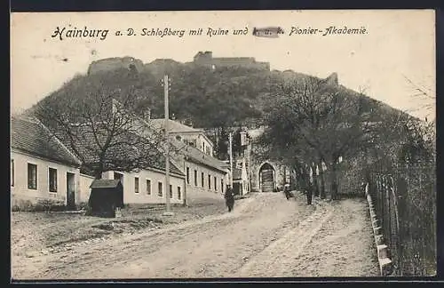 AK Hainburg a. D., Schlossberg mit Ruine und k. u. k. Pionier-Akademie