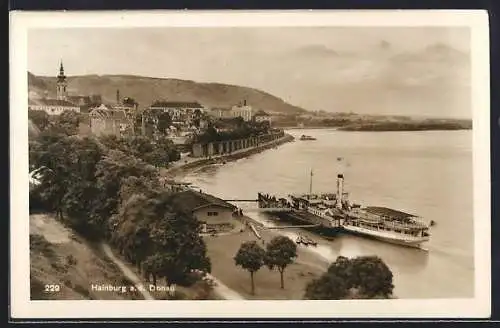 AK Hainburg an der Donau, Blick auf die Donau mit Bootanlegestellen