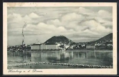 AK Hainburg a. d. Donau, Flusspartie mit Blick zum Stadtzentrum