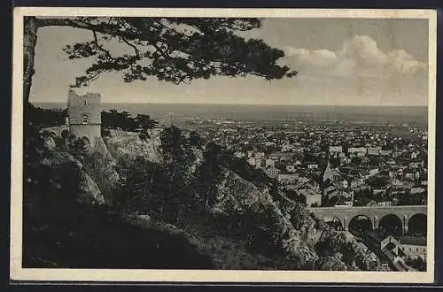 AK Mödling, Ruine mit Blick auf die Stadt