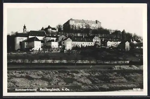 AK Neulengbach /N.-Oe., Teilansicht mit Blick zum Schloss