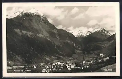 AK Matrei /Osttirol, Ortsansicht mit den Alpen