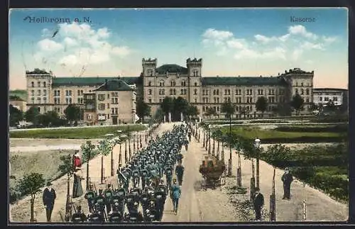 AK Heilbronn a. N., Kaserne mit Soldaten