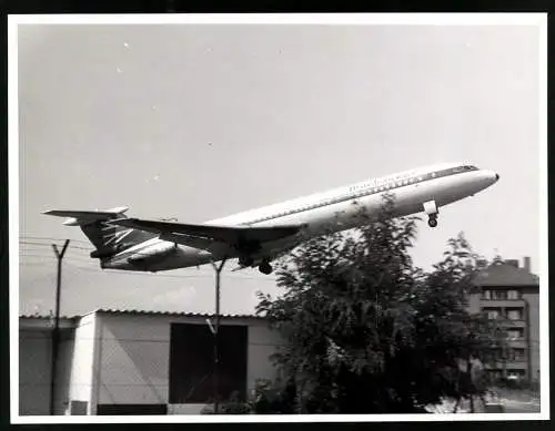 Fotografie Ansicht Berlin-Tempelhof, Flugzeug Hawker Siddeley Trident der British Airways kurz nach dem Start