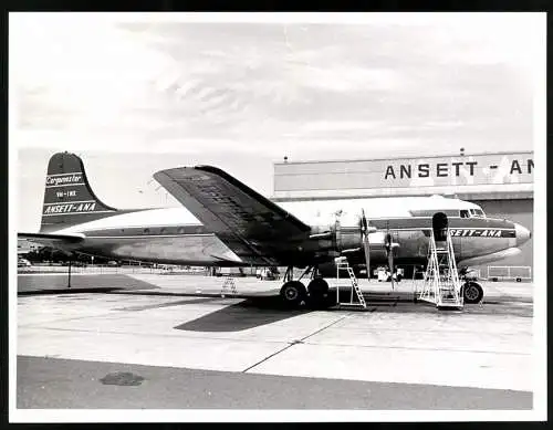Fotografie Flugzeug Douglas C-54 Cargomaster der Ansett-ANA, Kennung VH-INX