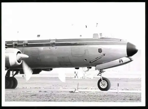 Fotografie Flugzeug Douglas DC-6, Kennung 64-PI auf dem Flughafen Berlin-Tegel