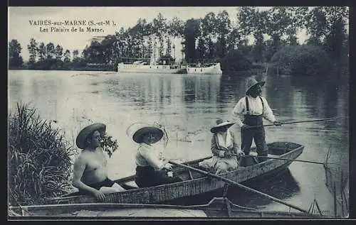 AK Vaires-sur-Marne /S.-et-M., Les Plaisirs de la Marne avec un bateau en arrière-plan