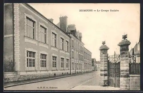 AK Nemours, Le Groupe Scolaire