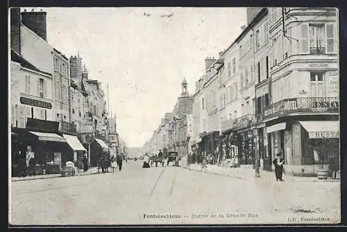 AK Fontainebleau, Entrée de la Grande Rue