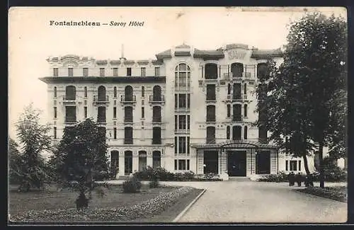 AK Fontainebleau, Savoy Hôtel avec allée bordée d`arbres