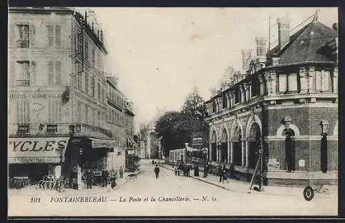 AK Fontainebleau, La Poste et la Chancellerie