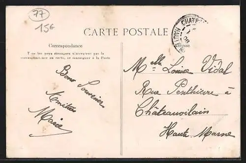 AK La Ferté-Gaucher, École des Garcons avec enfants devant l`entrée