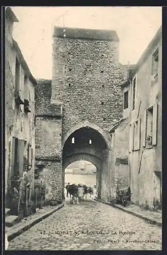AK Moret-sur-Loing, La Porteuse