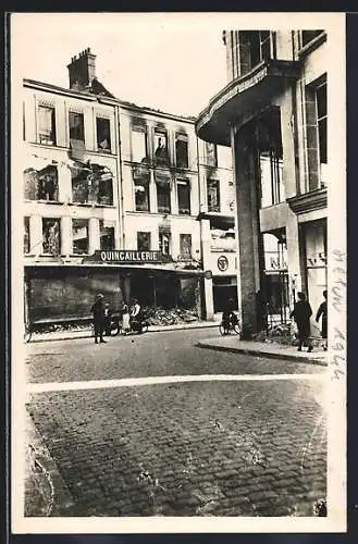 AK Melun /Seine-et-Marne, Rue Saint-Aspais avec bâtiments endommagés et quincaillerie