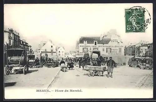 AK Meaux, Place du Marché animée avec charrettes et passants