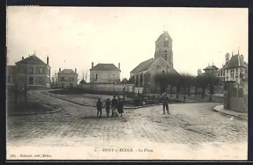 AK Soisy-s.-École, La Place avec église et enfants jouant sur la place centrale