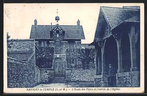 AK Savigny-le-Temple /S.-et-M., L`École des Filles et l`entrée de l`Église