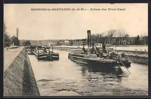 AK Boissise-la-Bertrand /S.-et-M., Écluse des Vives Eaux avec bateaux sur le canal