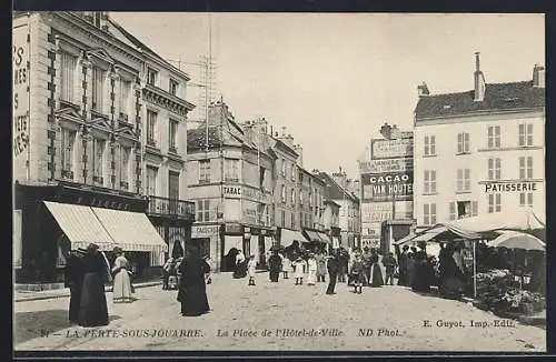 AK La Ferté-sous-Jouarre, La Place de l`Hôtel-de-Ville avec étals et passants animés
