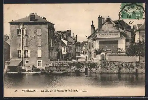 AK Nemours, La Rue de la Mairie et le Loing
