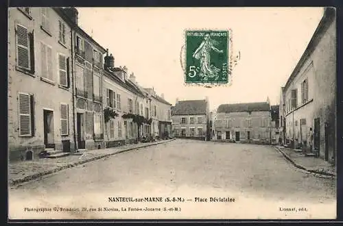 AK Nanteuil-sur-Marne /S.-&-M., Place Dévolaine