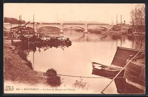 AK Montereau, Le Pont de Mosco sur l`Yonne et les péniches amarrées