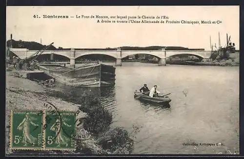 AK Montereau, Le Pont de Monceau avec barques et l`usine chimique Merck à droite