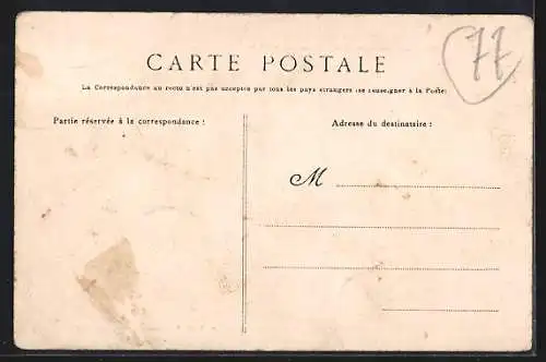AK Nemours, Rue de Paris, Sortie des ouvrières de la Fabrique de Corsets
