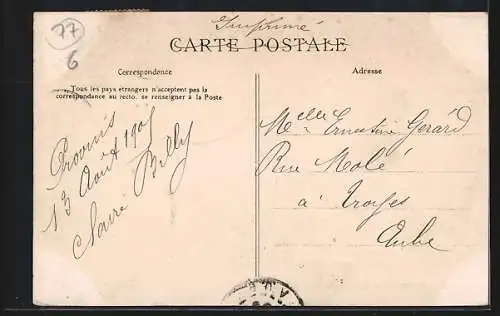 AK Provins, Église Saint-Ayoul vue de face avec passante en ombrelle