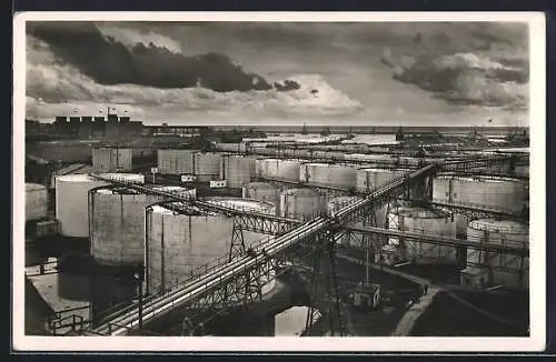 AK Constanta, Im Hafen, Öltanks