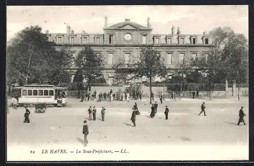 AK Le Havre, La Sous-Préfecture, Strassenbahn